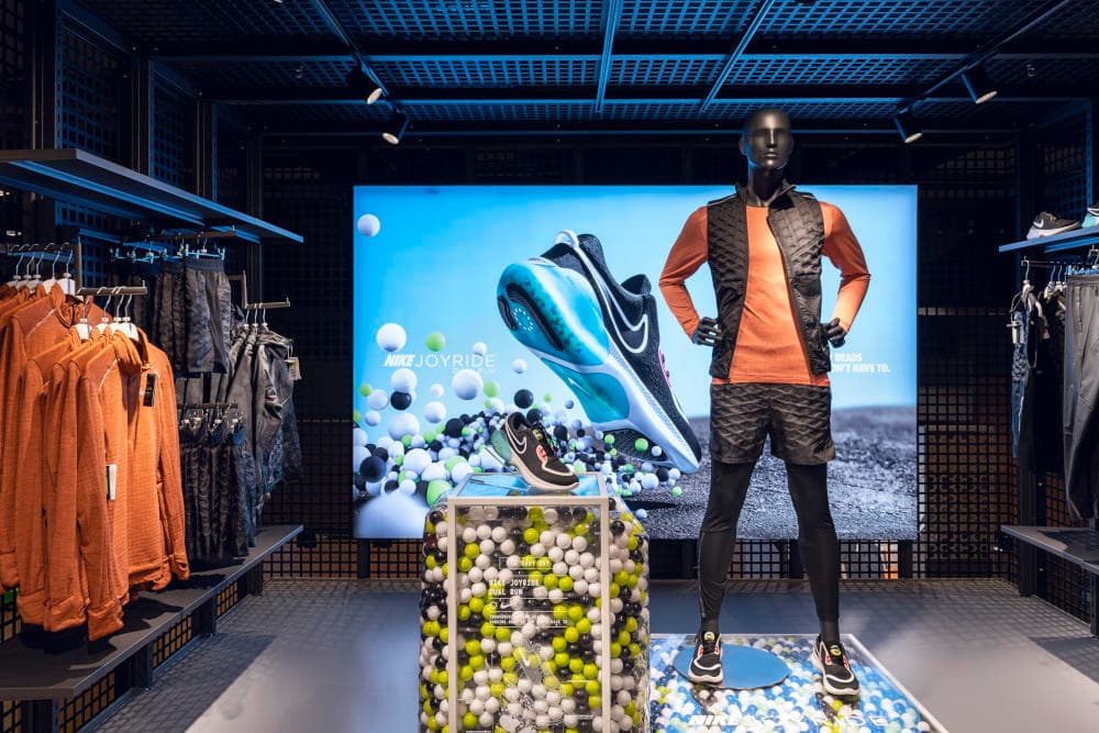 NIKEs „Joyride Dual Run“-Podest bei OCHSNER in der Schweiz