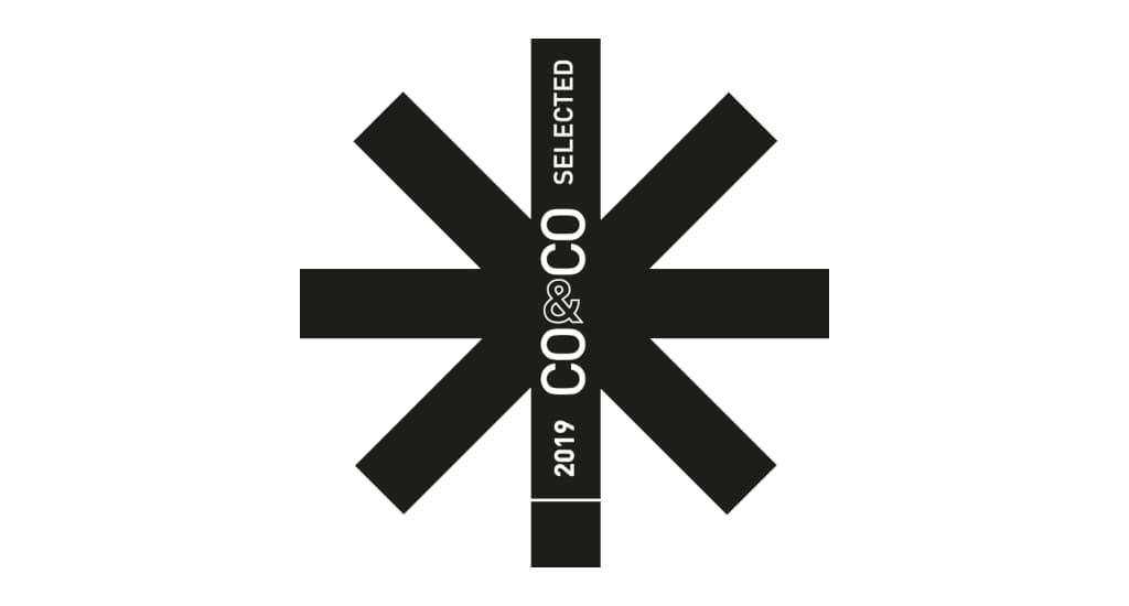 Das „CO&CO-Black-Ausgabe“-Logo für die Gestaltung des Rheingauer Kultuerfestivals „SCHÖN HIER“.