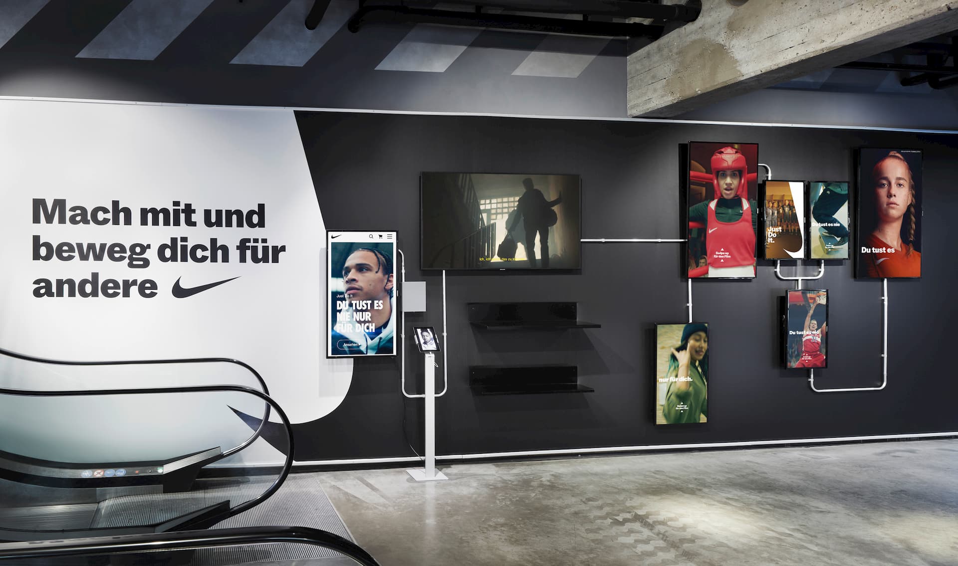 NIKE-Hauptstore in Berlin während der „Du tust es nie nur für Dich.“-Kampagne